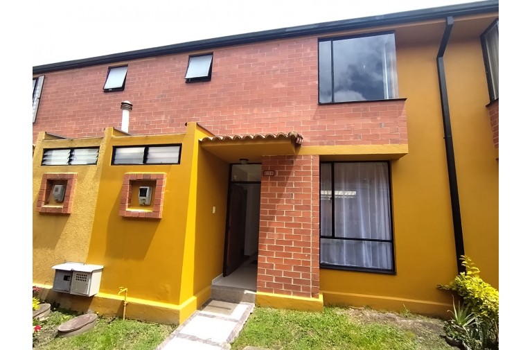 CASA EN CONJUNTO RESIDENCIAL SIDONIA CHIA / ARRIENDO