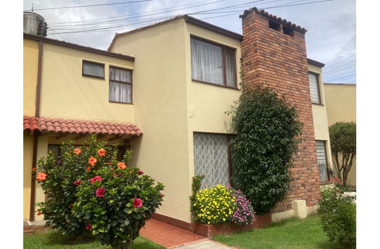 CASA EN CONJUNTO SANTA HELENA / ARRIENDO